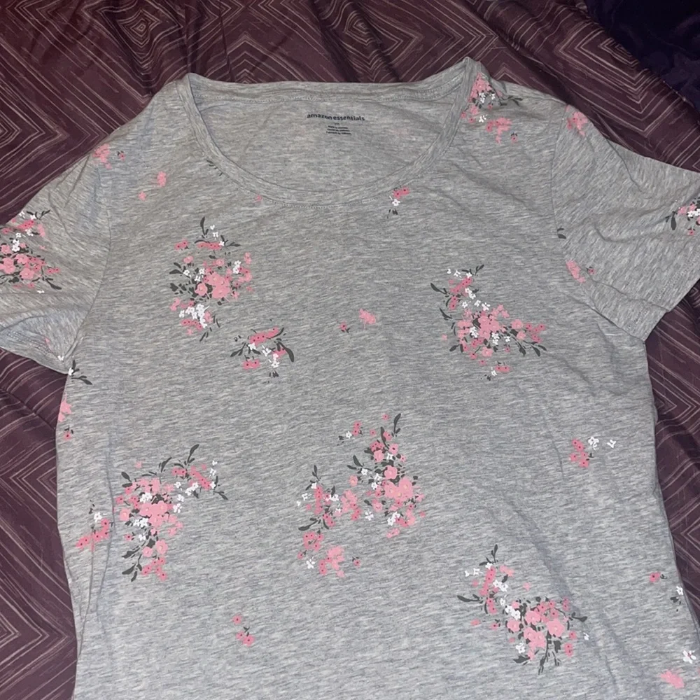 Amazon Essentials Tee - Picture 3 of 6